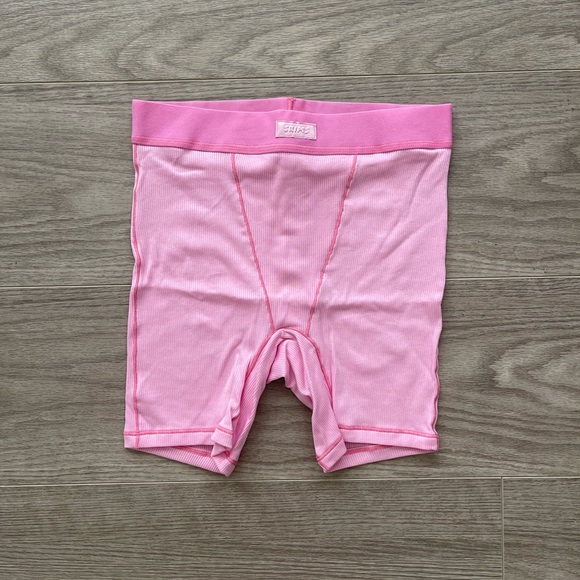 SKIMS Other - NWT Skims Cotton Rib Boxer Shorts in Bubblegum sz XS - RARE